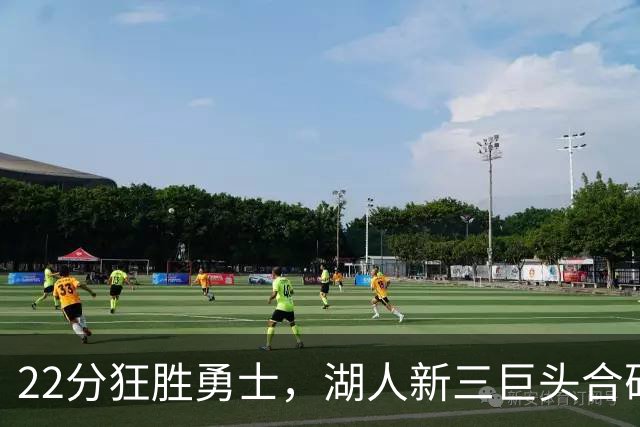 22分狂胜勇士，湖人新三巨头合砍77分！一战诞生5个事实：4换1交易赌对了